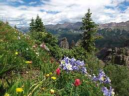 Sunny Condo, Box Canyon Views, Pool + Hot Tub 2 Bedroom Condo by RedAw