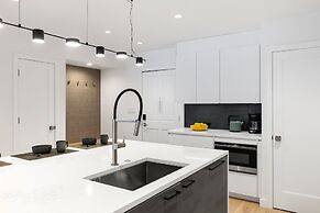 Sunny Condo, Box Canyon Views, Pool + Hot Tub 2 Bedroom Condo by RedAw