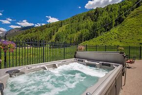 Sunny Condo, Box Canyon Views, Pool + Hot Tub 2 Bedroom Condo by RedAw