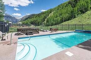Sunny Condo, Box Canyon Views, Pool + Hot Tub 2 Bedroom Condo by RedAw