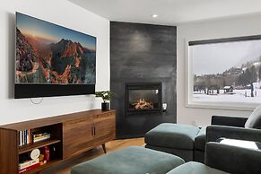 Sunny Condo, Box Canyon Views, Pool + Hot Tub 2 Bedroom Condo by RedAw