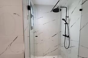 Sunset 303 Brand new apt With gym in Lac 1