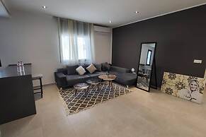 Sunset 303 Brand new apt With gym in Lac 1