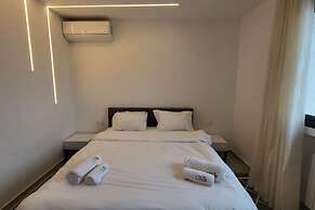 Sunset 303 Brand new apt With gym in Lac 1