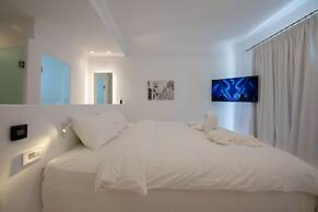 Bianco a Nero Mykonos