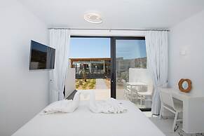 Bianco a Nero Mykonos