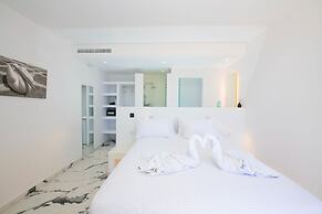 Bianco a Nero Mykonos