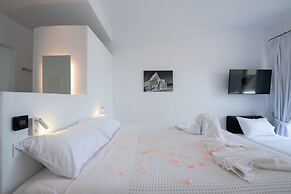 Bianco a Nero Mykonos