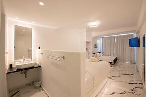 Bianco a Nero Mykonos