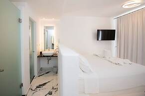 Bianco a Nero Mykonos