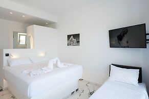 Bianco a Nero Mykonos