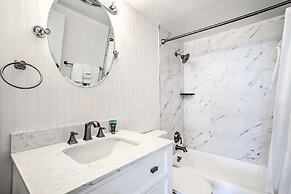 Luxe Waterfront Ft Lauderdale Condo W/ Beach, Pool 2 Bedroom Apts by R