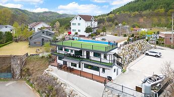 Gapyeong Haneul Sanchaek Poolvilla Pensi