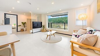 Gapyeong Haneul Sanchaek Poolvilla Pensi