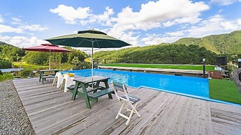 Gapyeong Haneul Sanchaek Poolvilla Pensi