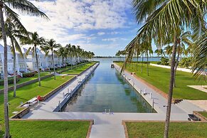 Waterfront Luxury Villa With Sunset Views And Boat Slip 3 Bedroom Town