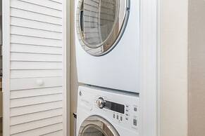 Chalet Chic Condo, Short Walk To Lift 7, Covered Parking 2 Bedroom Con