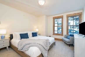 Lux Home W/ Gas Fireplace, Hot Tub, 8 Min To Lift 7 Bunk Room For Kids