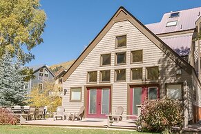 Huge Riverfront Deck + Walk Everywhere Viking Lodge 100a 3 Bedroom Con