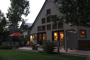 Huge Riverfront Deck + Walk Everywhere Viking Lodge 100a 3 Bedroom Con