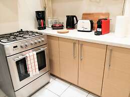 Elegant Apartment in Parliament Square