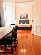 Elegant Apartment in Parliament Square