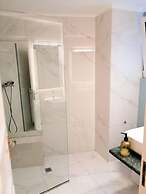 Elegant Apartment in Parliament Square