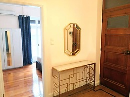 Elegant Apartment in Parliament Square