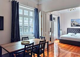 Elegant Apartment in Parliament Square