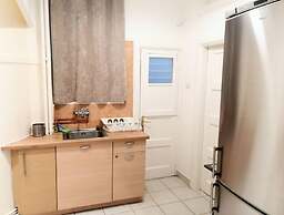 Elegant Apartment in Parliament Square