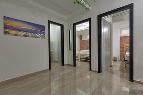 3158 Sterlizia House by Barbarhouse