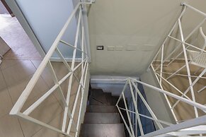 3158 Sterlizia House by Barbarhouse