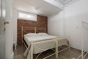 3158 Sterlizia House by Barbarhouse