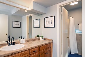 Space For All! Close To Lift 7, Fireplace, Hot Tub 3 Bedroom Condo by 