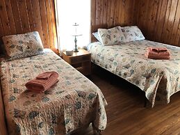 Blackbeard's Retreat - Historic And Pet Friendly 3 Bedroom Cottage by 