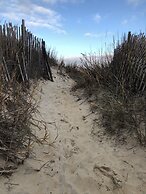 Blackbeard's Retreat - Historic And Pet Friendly 3 Bedroom Cottage by 