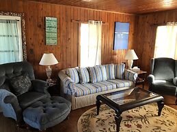 Blackbeard's Retreat - Historic And Pet Friendly 3 Bedroom Cottage by 