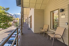 Walk To Ski! Bay Window View Of River & Ski Mountain 1 Bedroom Condo b