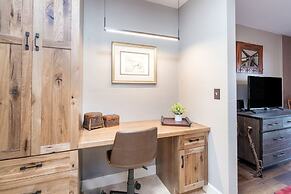 Ground Floor W/ River Trail Patio + Walk To Chair 7! Viking Lodge 116 