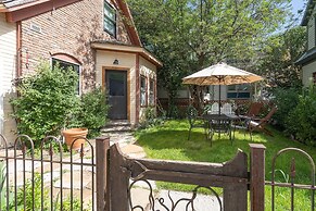 Mountain Luxury At Historic Twin Bricks On South Oak. Brand New Remode