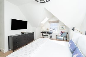 Mountain Luxury At Historic Twin Bricks On South Oak. Brand New Remode