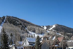 Mountain Luxury At Historic Twin Bricks On South Oak. Brand New Remode