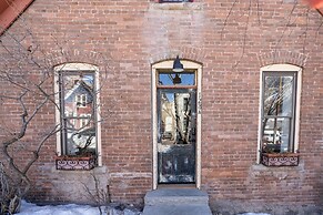 Mountain Luxury At Historic Twin Bricks On South Oak. Brand New Remode