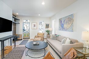 Mountain Luxury At Historic Twin Bricks On South Oak. Brand New Remode