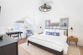 Mountain Luxury At Historic Twin Bricks On South Oak. Brand New Remode