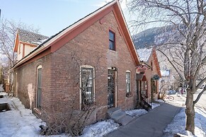 Mountain Luxury At Historic Twin Bricks On South Oak. Brand New Remode