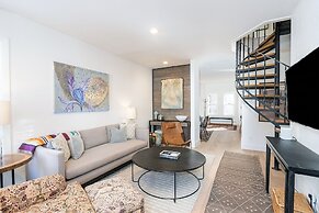 Mountain Luxury At Historic Twin Bricks On South Oak. Brand New Remode