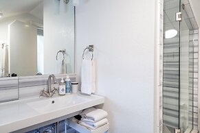 Mountain Luxury At Historic Twin Bricks On South Oak. Brand New Remode