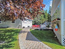 Picturesque Island Cottage 2 Bedroom Home by RedAwning