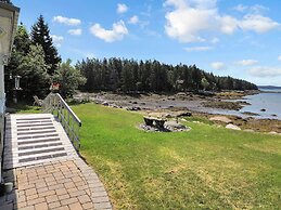 Picturesque Island Cottage 2 Bedroom Home by RedAwning